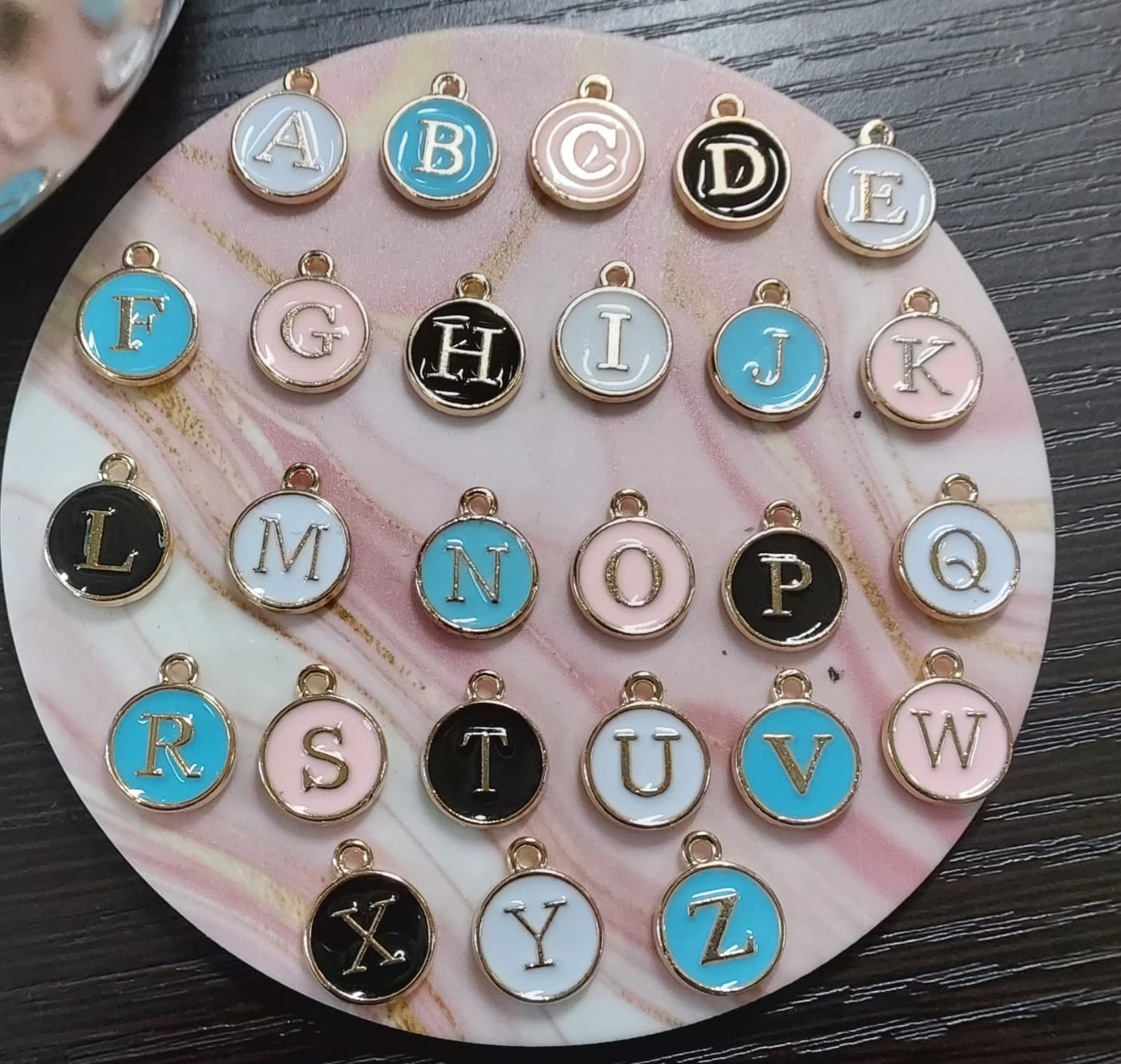 Charms de Letras de colores - Rosa y Azul con detalles en dorado
